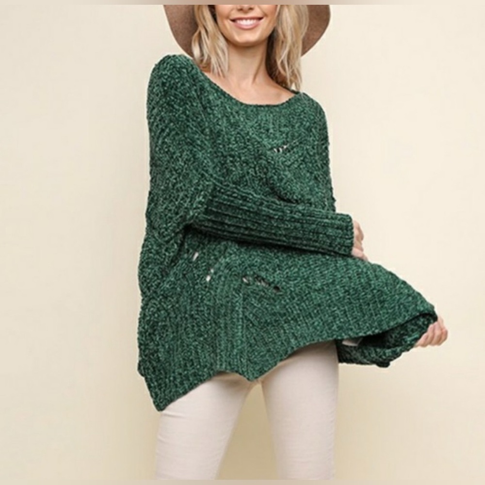 UMGEE chenille Knit Pullover Scalloped Hem cut outs size medium soft